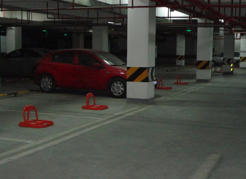 现在成都地下室安装,单管和双管日光灯一盏安